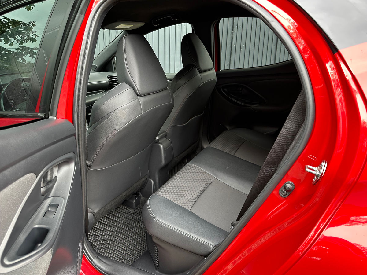 Toyota Yaris foto 8