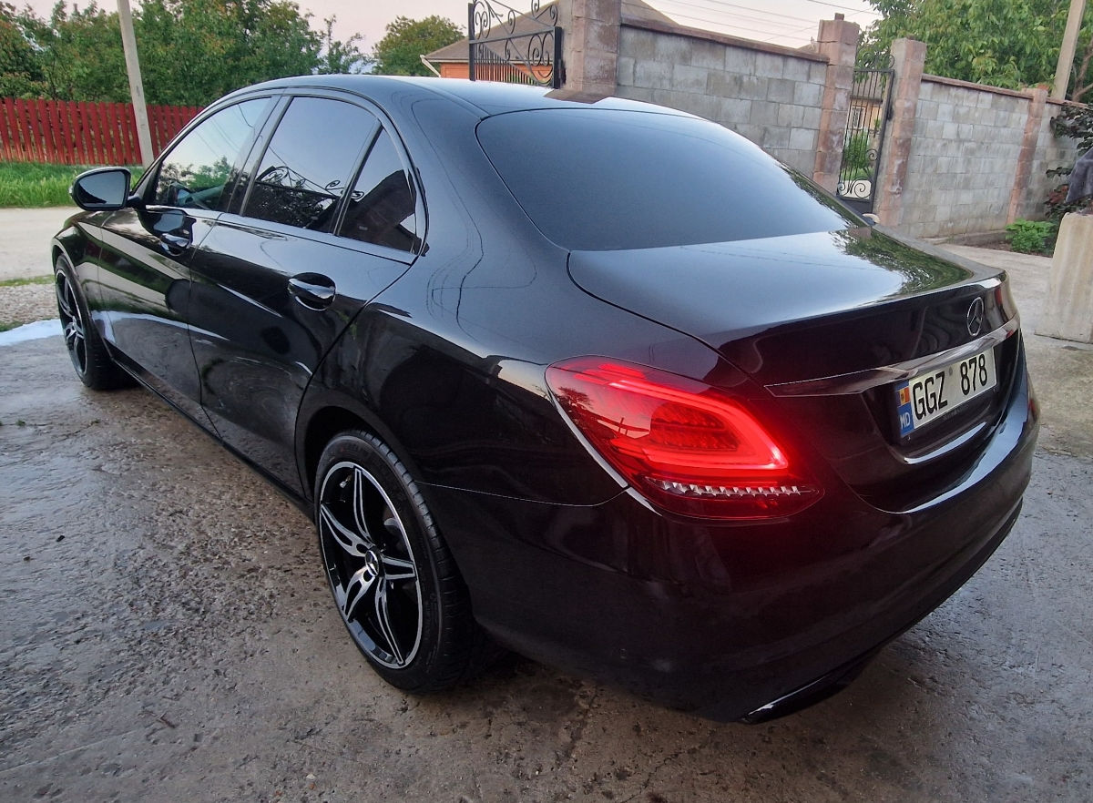 Mercedes C-Class foto 2