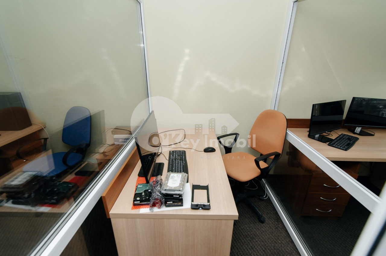 Oficiu cu o suprafață de 300 mp, Centru, 450000 € ! foto 4