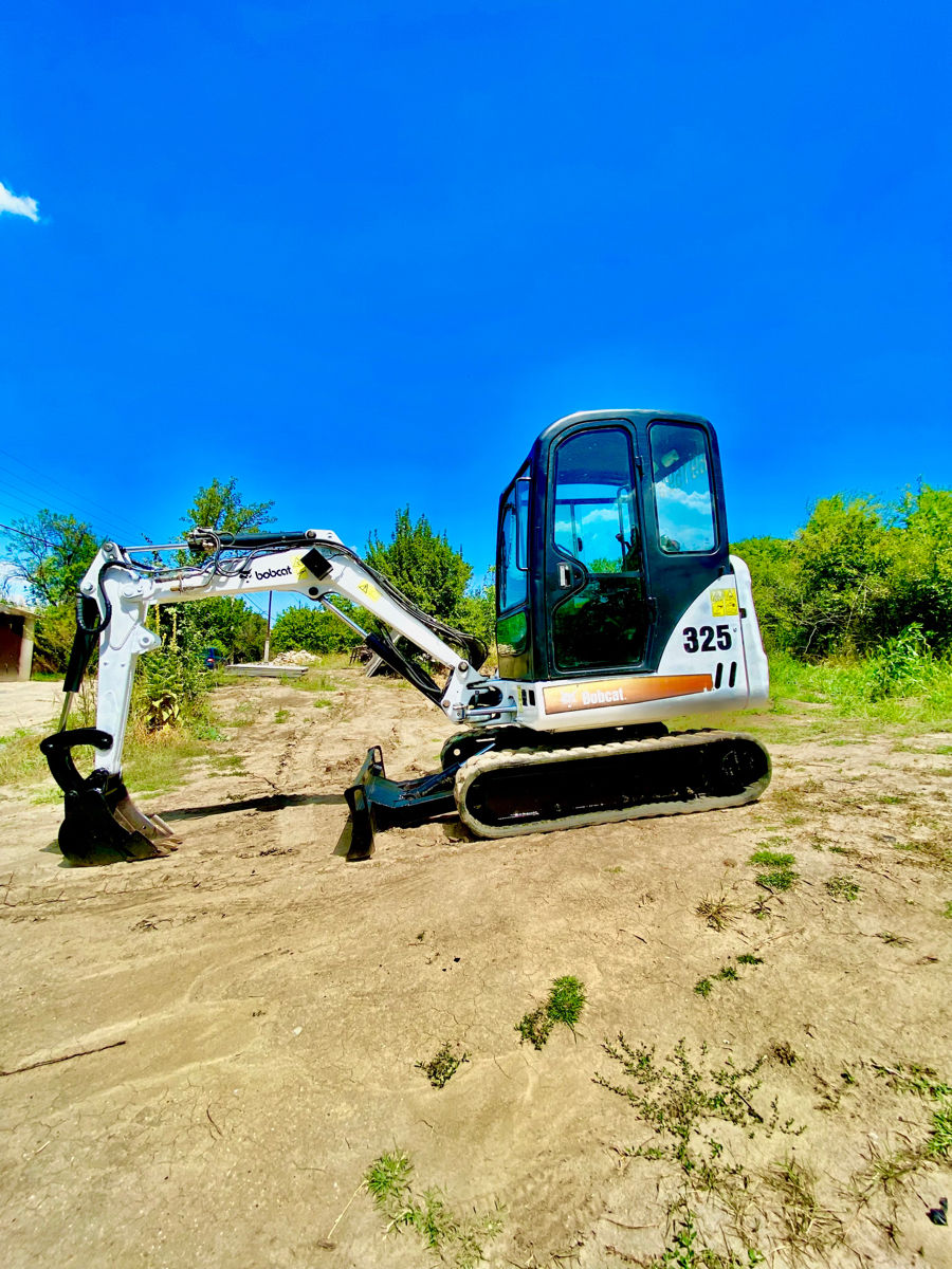 Mini excavator bobcat 325 foto 3