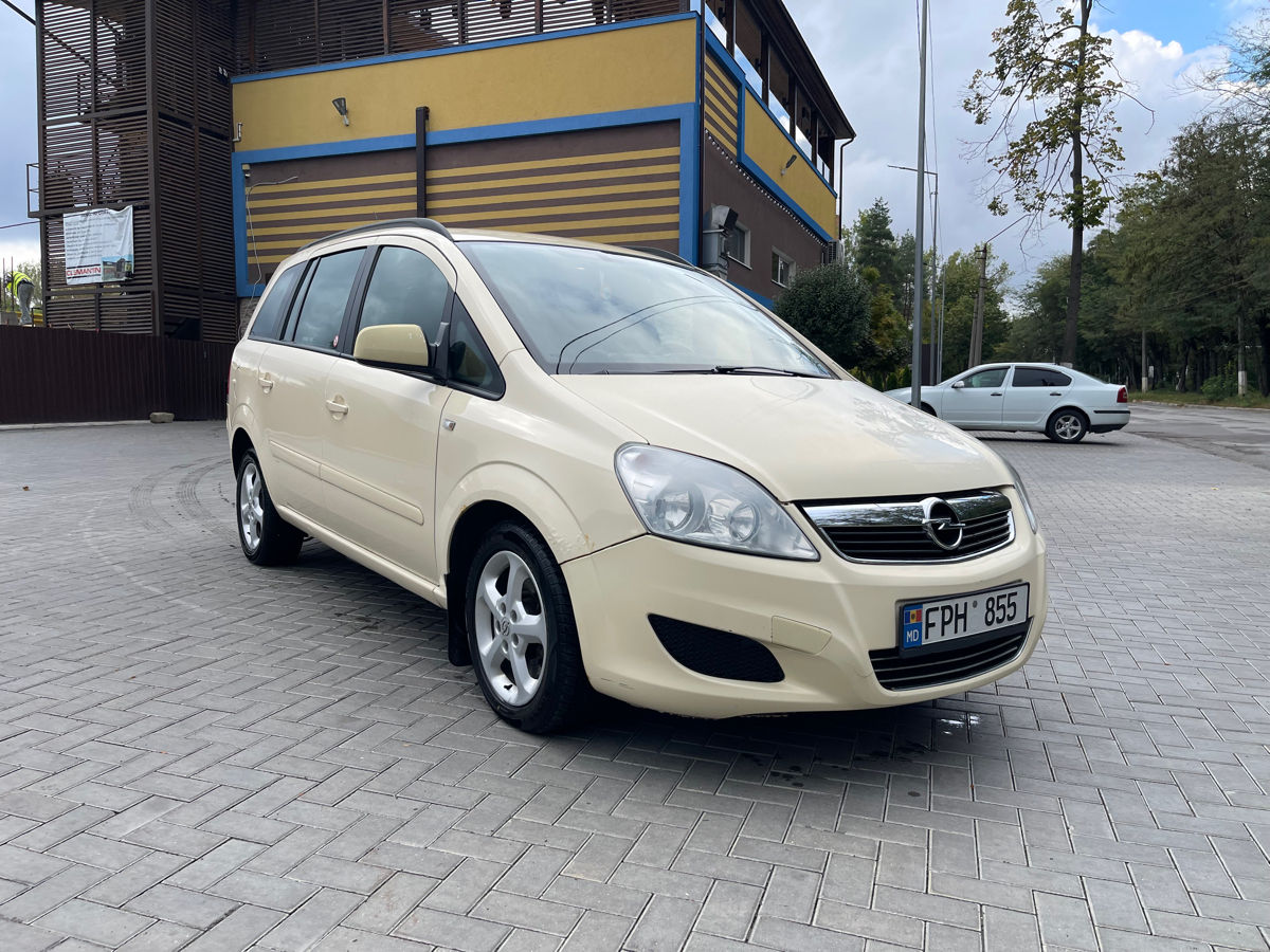 Opel Zafira фото 1