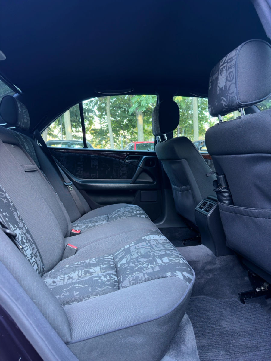 Mercedes E-Class фото 8