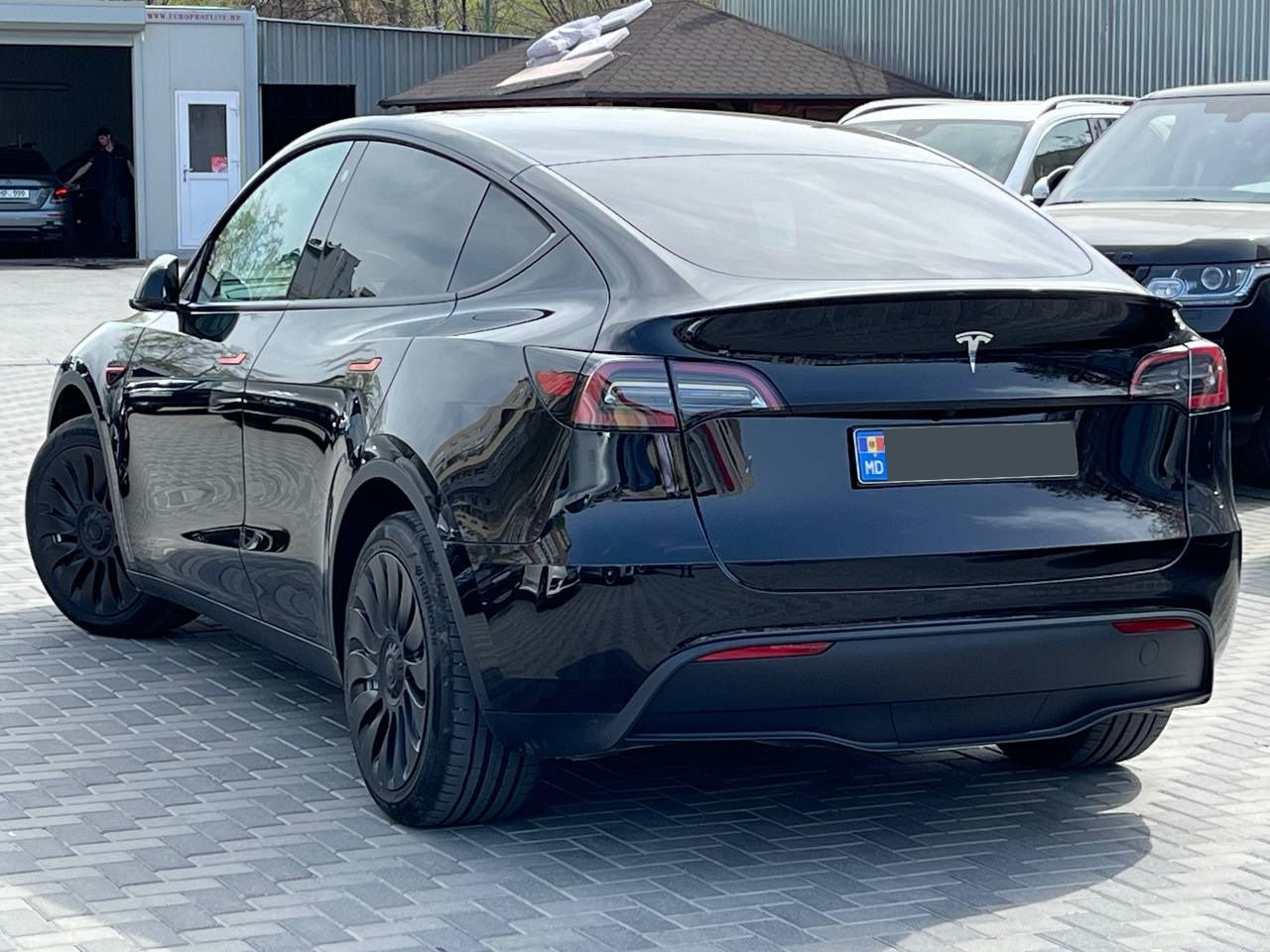 Tesla Model Y foto 2