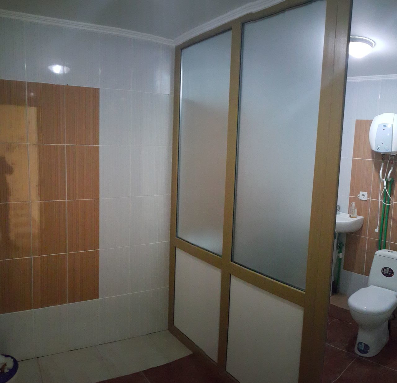 Chirie. Spatii comerciale. Alba Iulia 168. Market. Farmacie. Oficii. 66m.