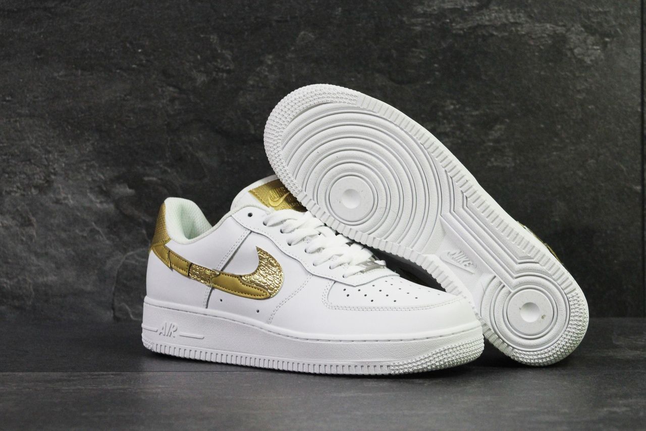 найк аир форс 1 золотые. кроссовки белые с золотом. кроссовки белые с золотом. кроссовки адидас суперстар золотые. белые кроссовки с золотыми вставками.