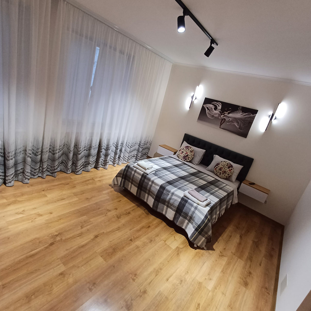 Apartament cu 2 camere, 81 m², Buiucani, Chișinău foto 2