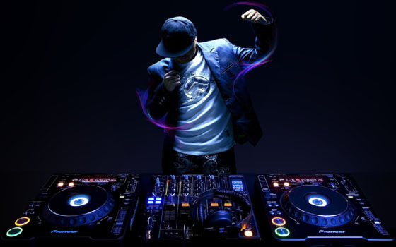 Faceti comanda dj si primiti lumini si fum greu in cadou foto 1