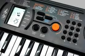 Синтезатор Casio SA-76. 44 клавиши как у аккордеона.