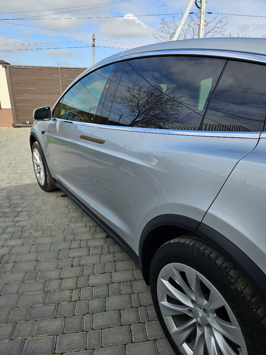 Tesla Model X фото 6