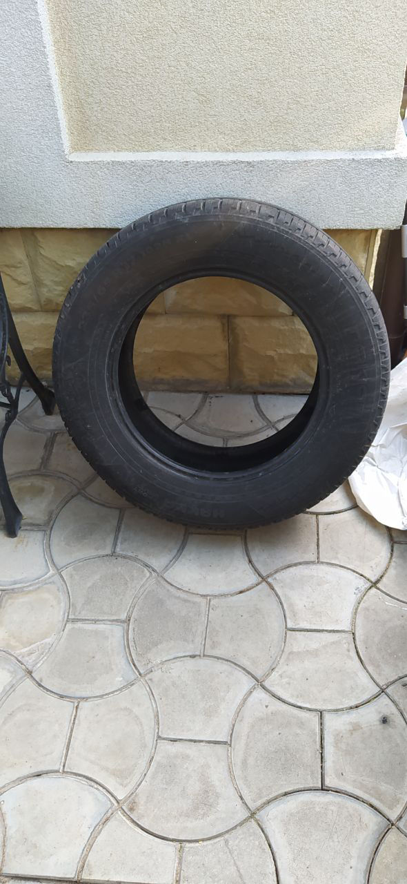 235/65 R17 Nokian - 600 lei