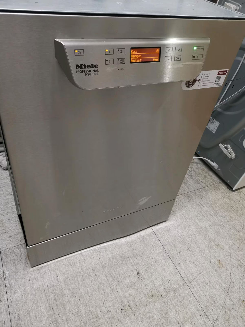 Профессиональная посудомоечная машина Miele фото 8