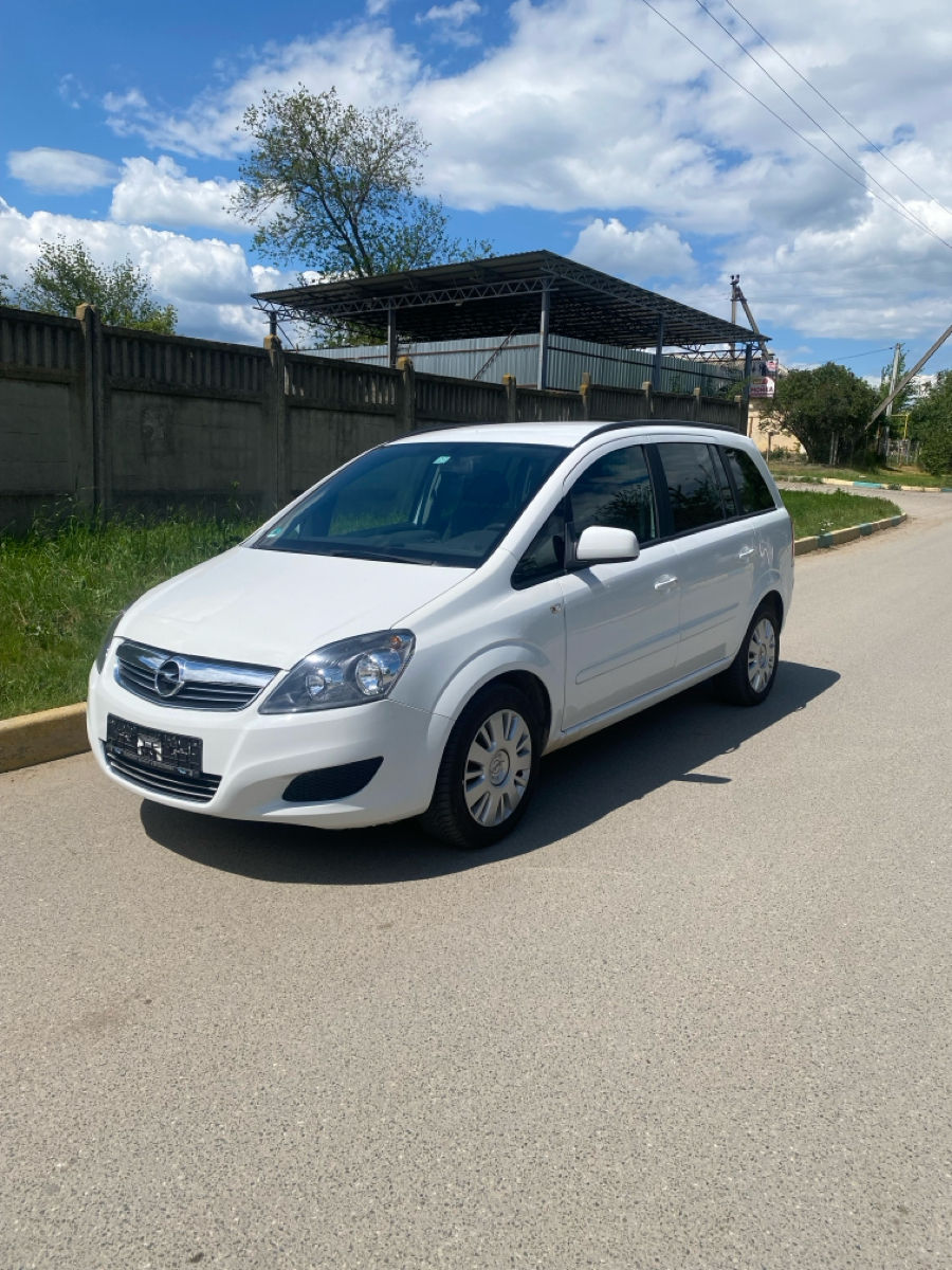 Opel Zafira фото 0
