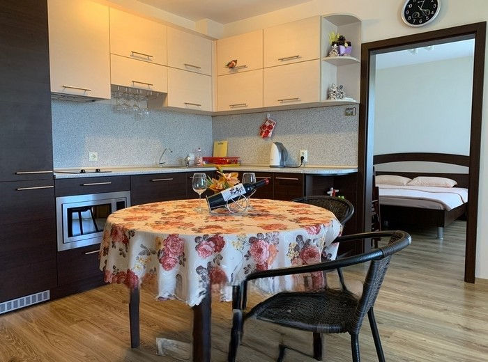 2-х комнатная квартира, в комфортабельном комплексе, в 150 м от моря, в  г. Обзоре фото 1