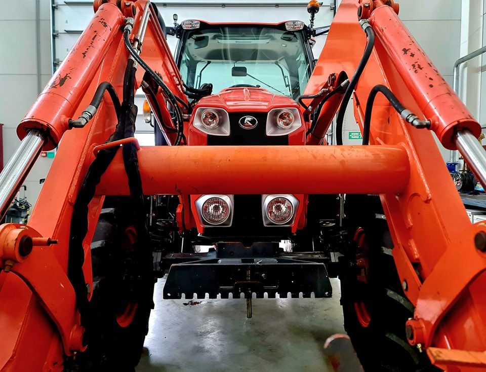 Kubota M135GX foto 1