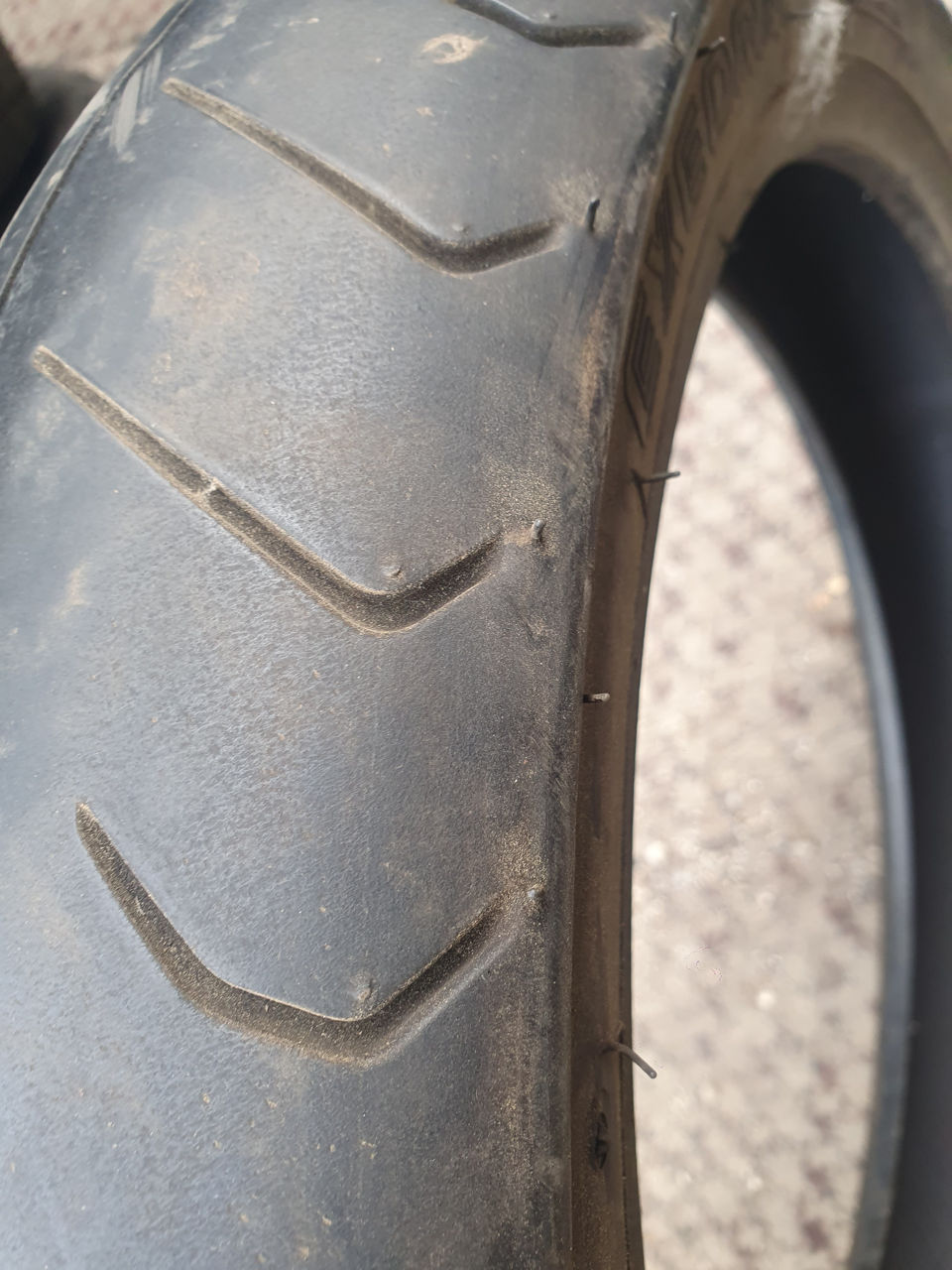 130/70/ R18- BRIDGESTONE. МОТО-ШИНЫ. foto 2