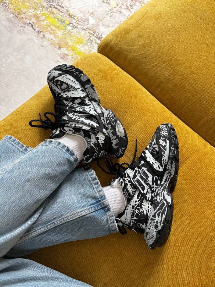 Balenciaga Track Graffiti Black/White Unisex foto 8