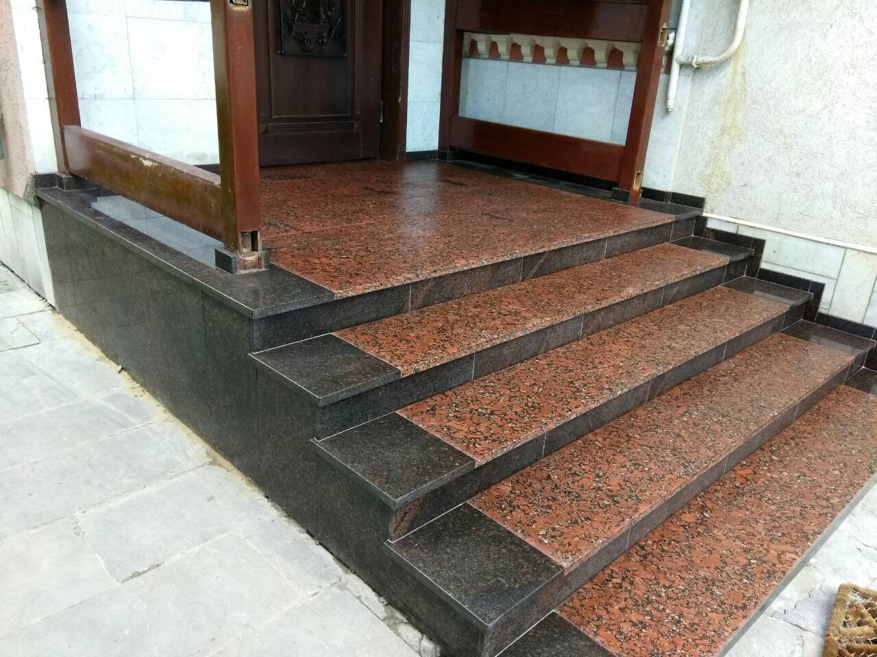 Montare scări din granit, marmură și travertin. foto 1