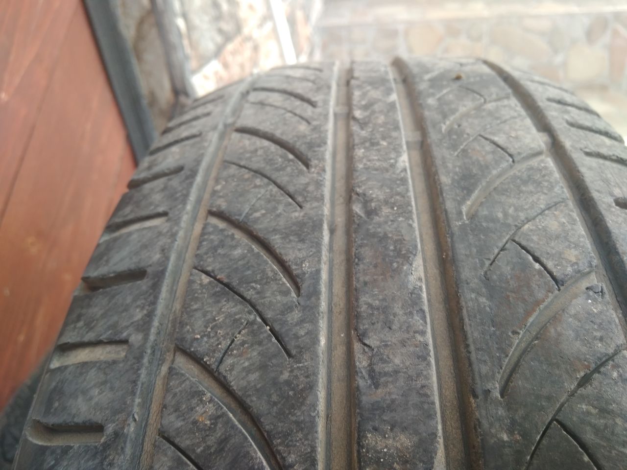 175 / 65 R14