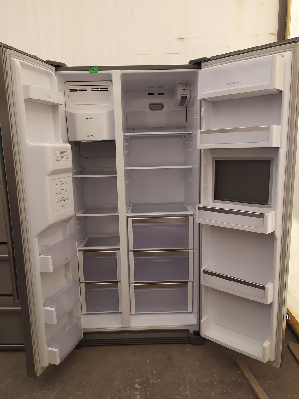 Холодильник Siemens side by side с подачей воды и льда, в идеальном ...