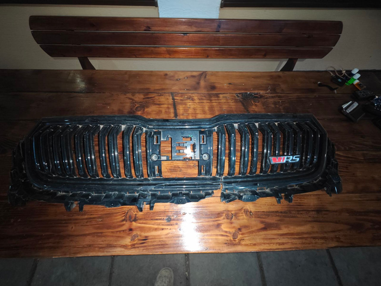 Accesorii Skoda Kodiaq elemente din bumper fata starea cum e in poza foto 4
