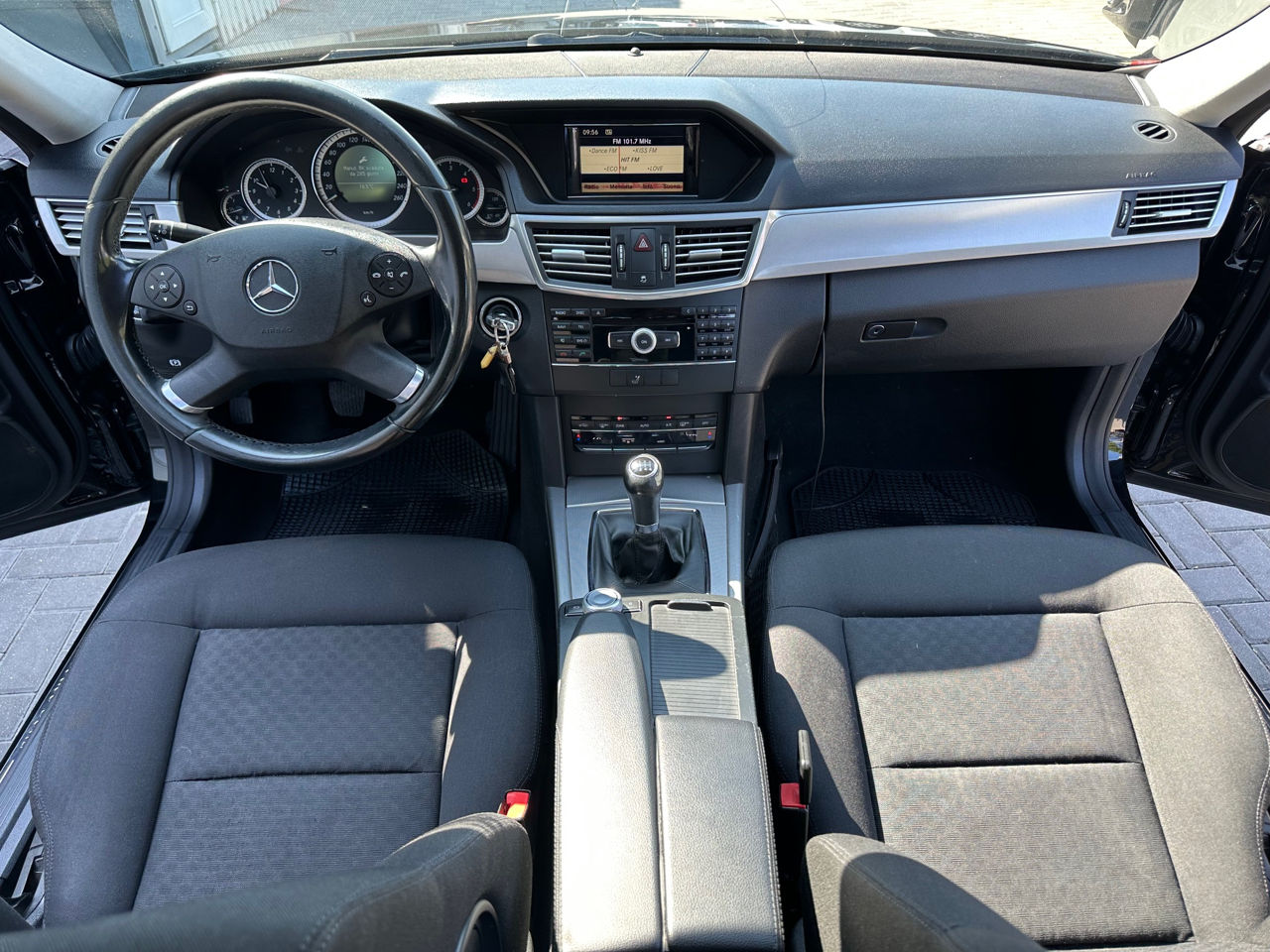 Mercedes E-Class фото 8