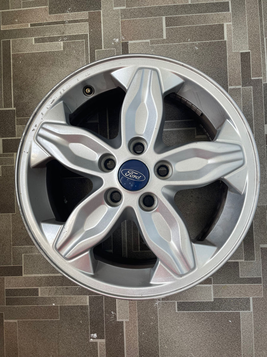Ford sport r16