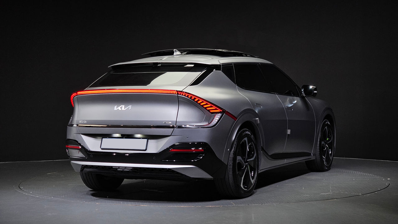 KIA EV6 фото 2
