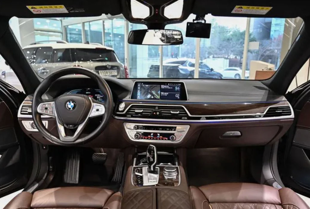 BMW 7 Series foto 3
