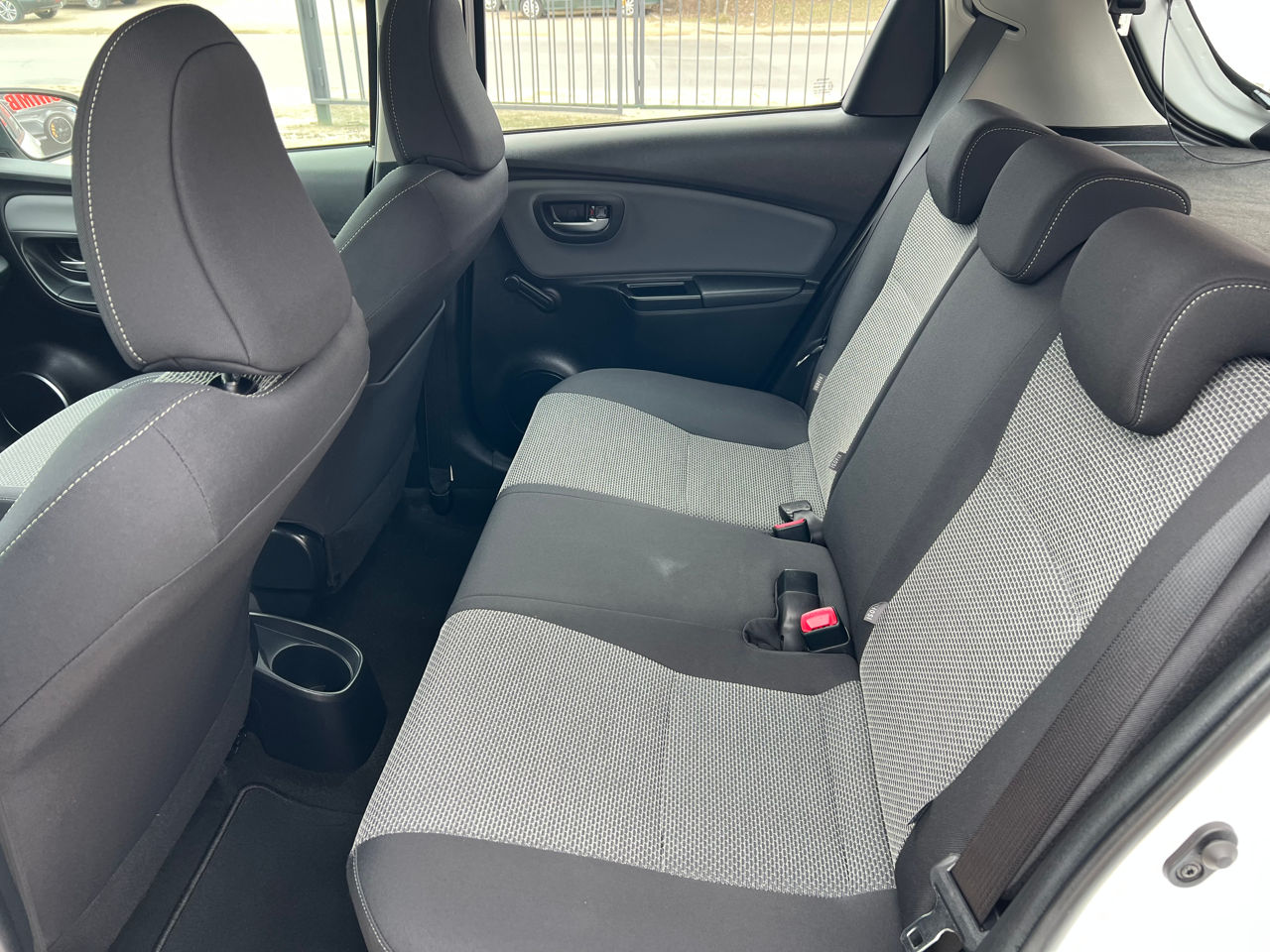 Toyota Yaris foto 12
