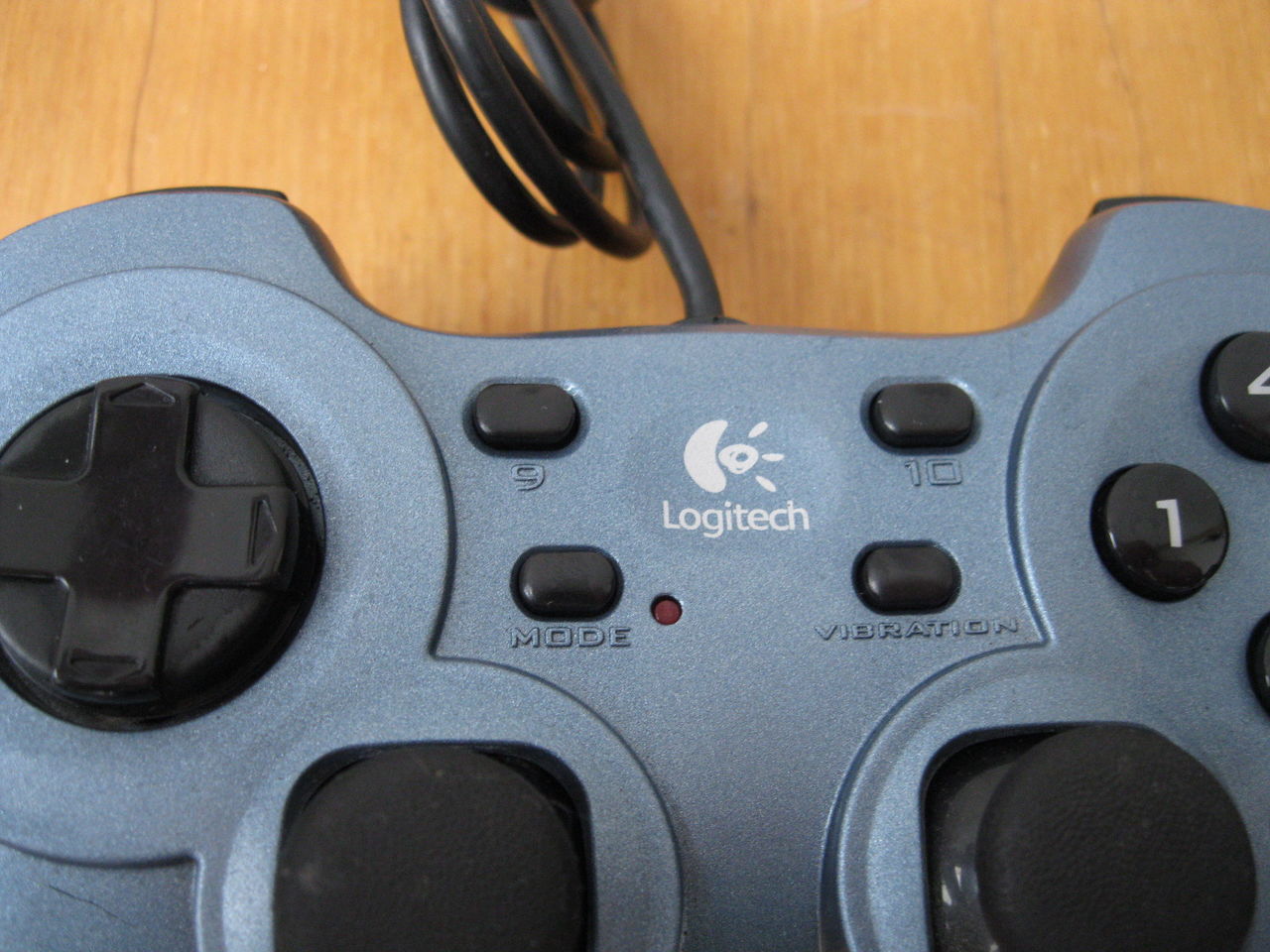 "Logitech" Rumble Pad-2
