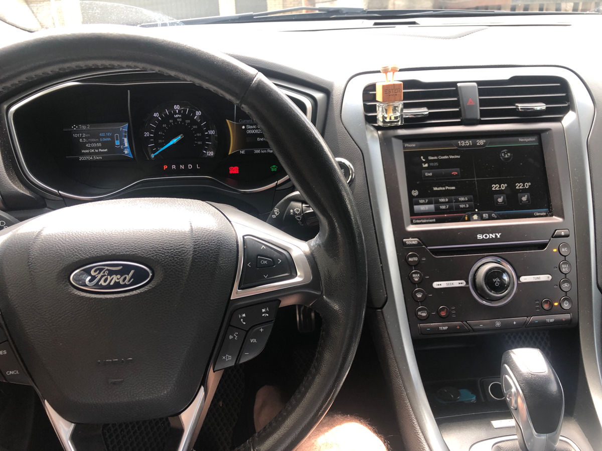 Ford Fusion foto 2