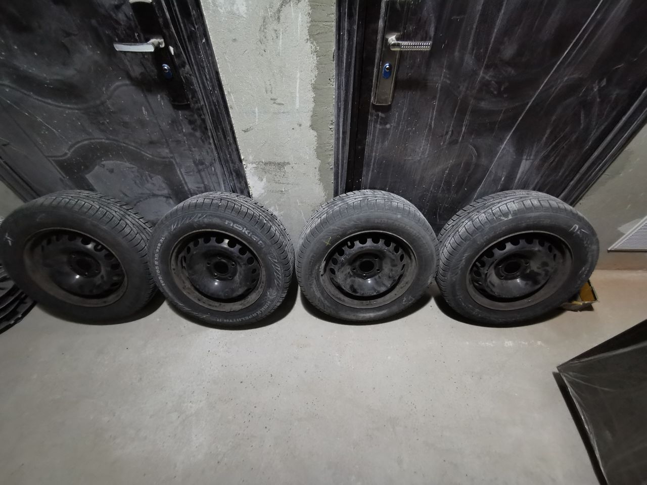 Jante metal R15 + cauciucuri iarna Nokian Hakkapeliitta R 195/65