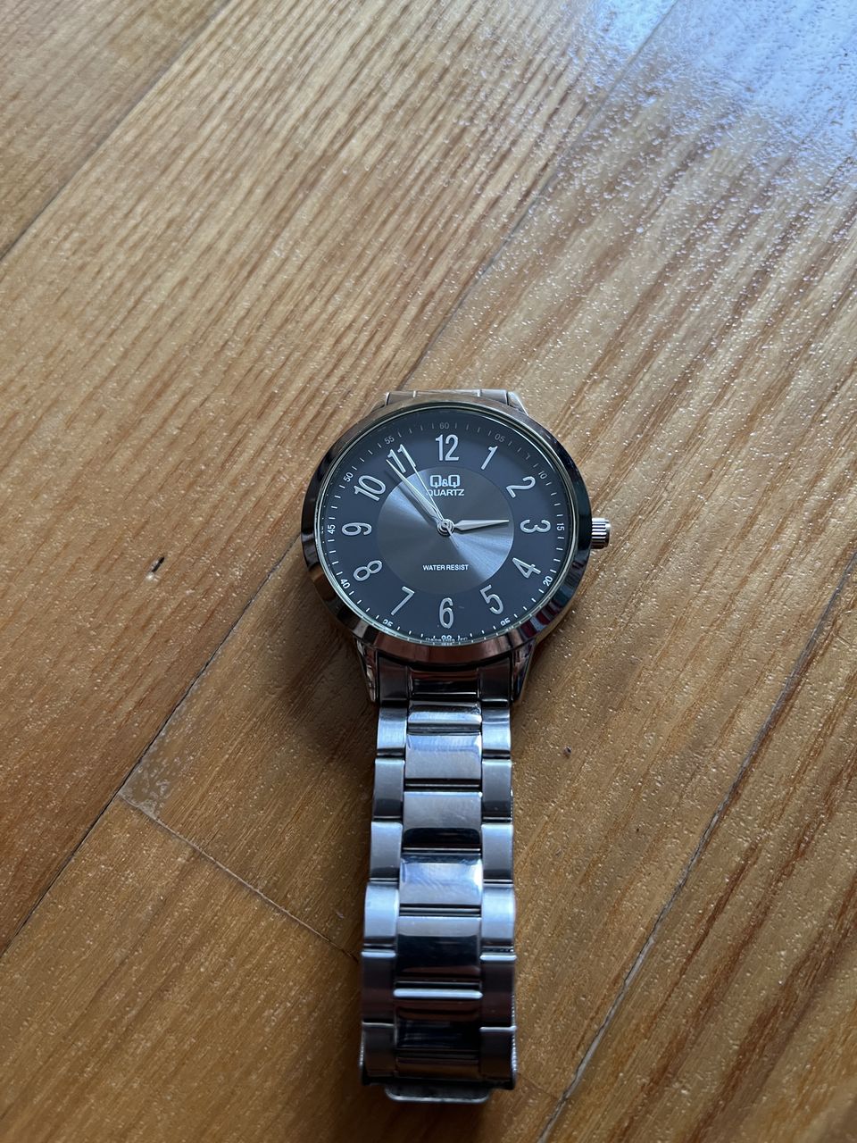Часы Q&Q Quartz water resist металлические