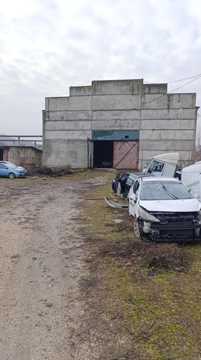 Teren pentru construcții 1,27 ha industrial, cu 2 depozite câte 500 M2 fiecare. foto 6