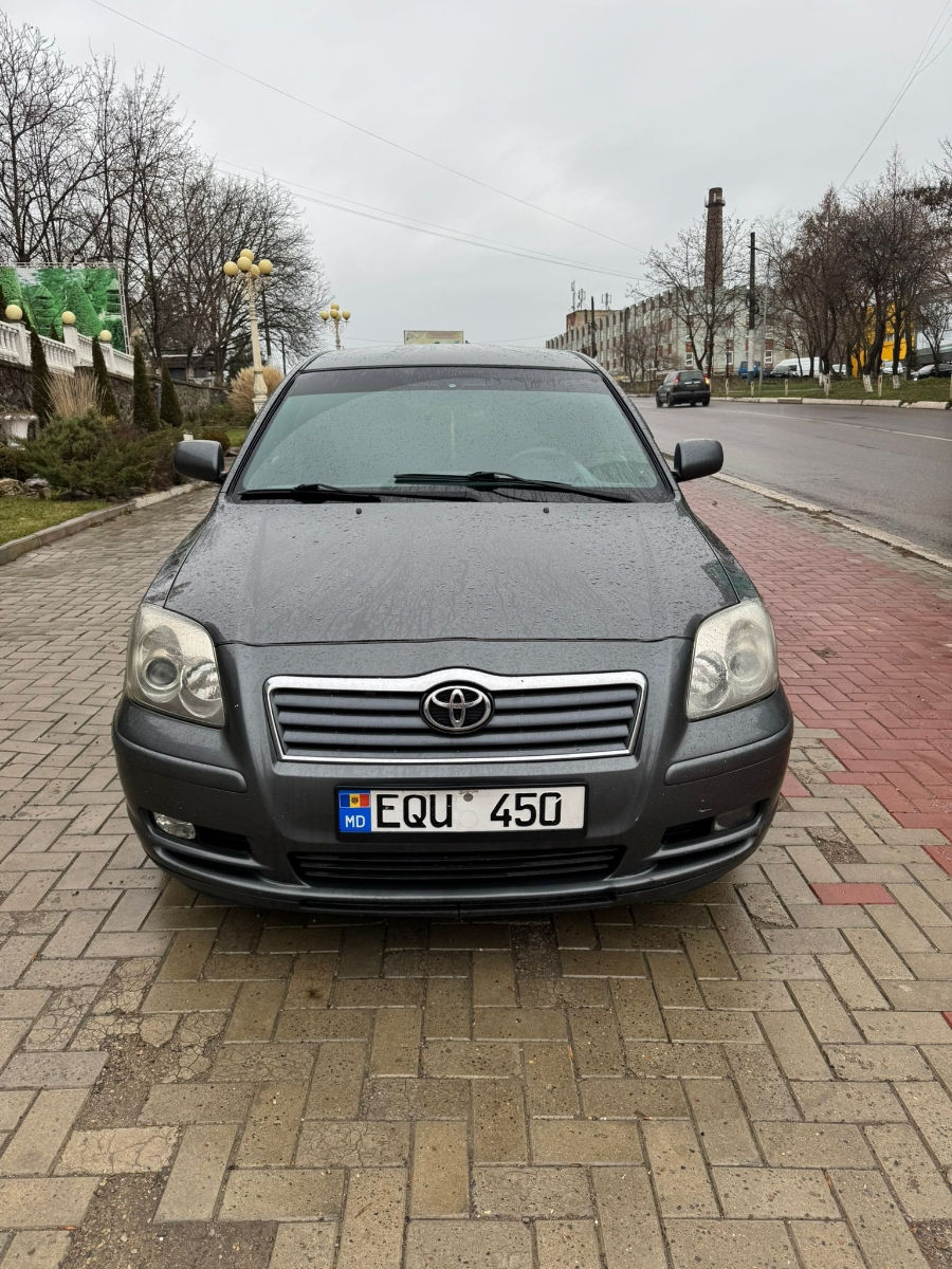 Toyota Avensis foto 2