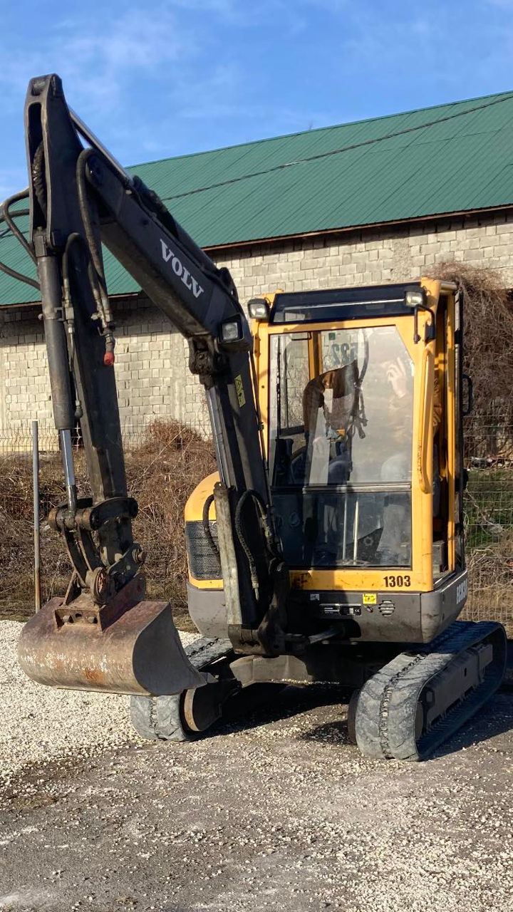 Vand sau schimb pe cereale excavator Volvo Ecr 38 foto 1