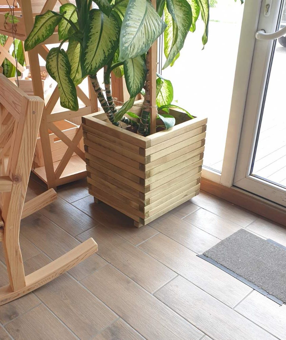 Компания "Avantaj AV" Предлагает:  цветники разных конфигураций. Будки для ваших питомцев фото 7