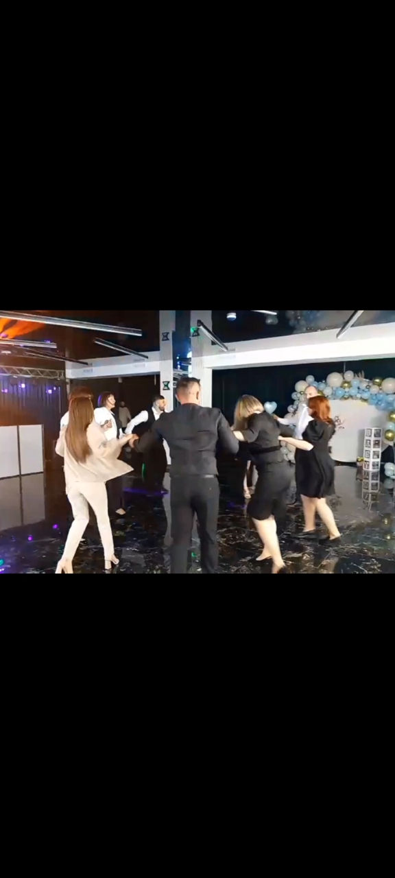 Muzică DJ/Lumini- solistă -moderatoare - pentru evenimente : zile de naștere ,nunți , cumatrii e.t.c foto 5