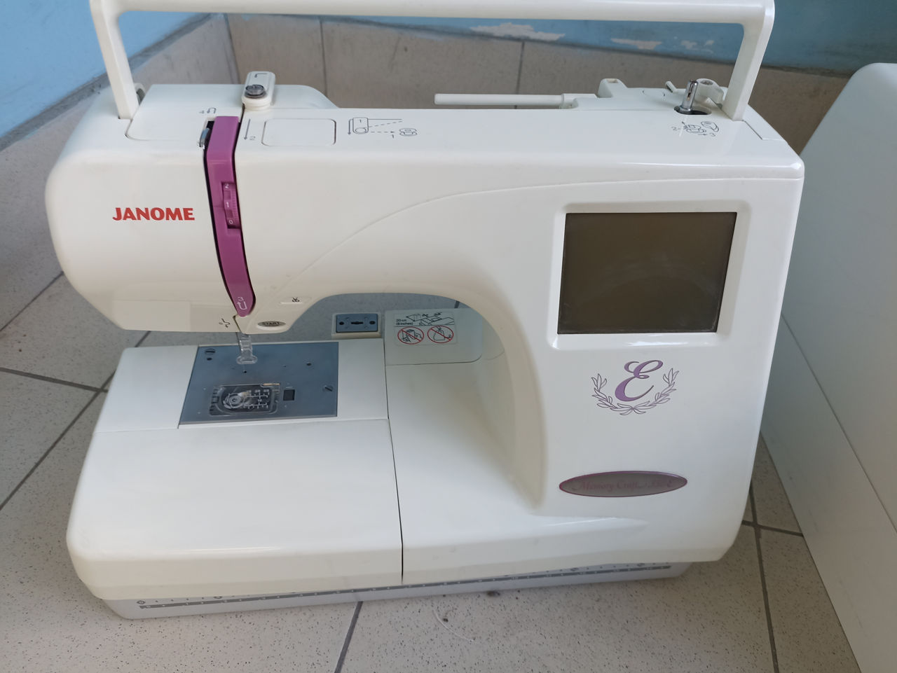 Janome 350e не видит флешку