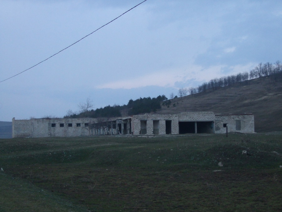 Cladiri 900 m2,1200 m2 pe 1.7 ha,teren agricol 400ha  Ungheni s.Bogeni-frigid,deposit, 58000 eur foto 0