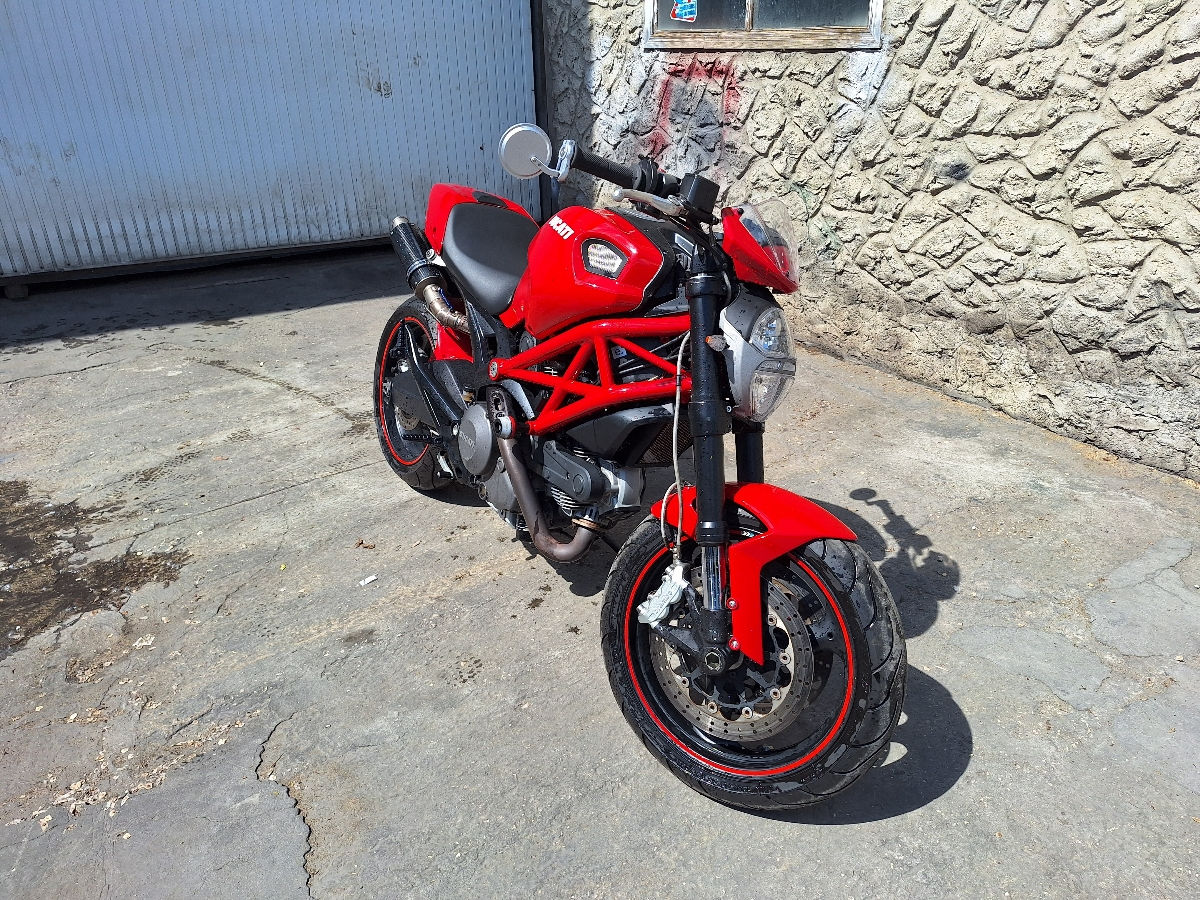 Ducati Monster 696 foto 0