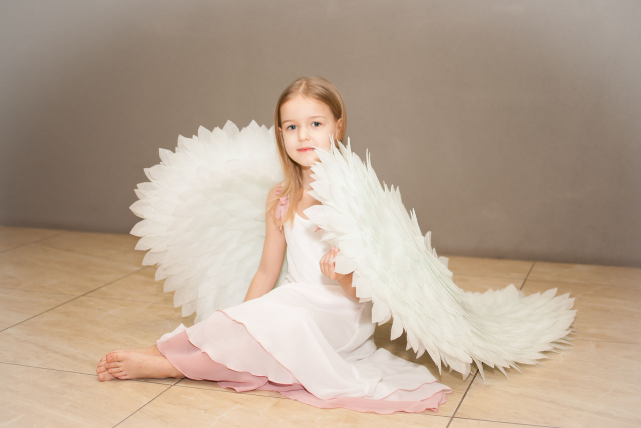 Однотонные крылья ангела из перьев для фотосессии новорожденных