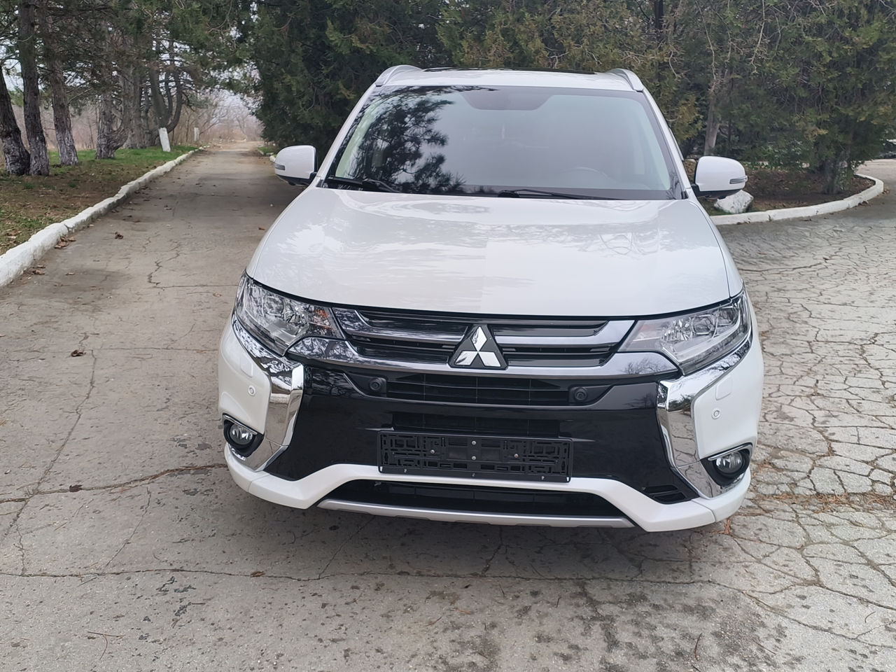 Mitsubishi Outlander foto 1