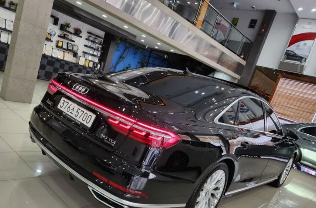 Audi A8 foto 1
