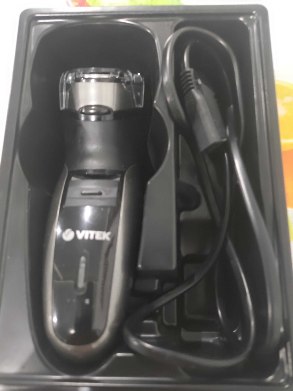 Отличная электробритва Vitek. Весь комплект. Aparat de ras in stare ideala.