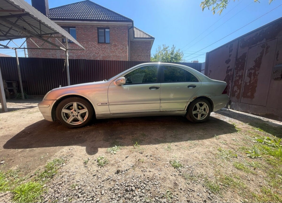 Mercedes C-Class foto 1