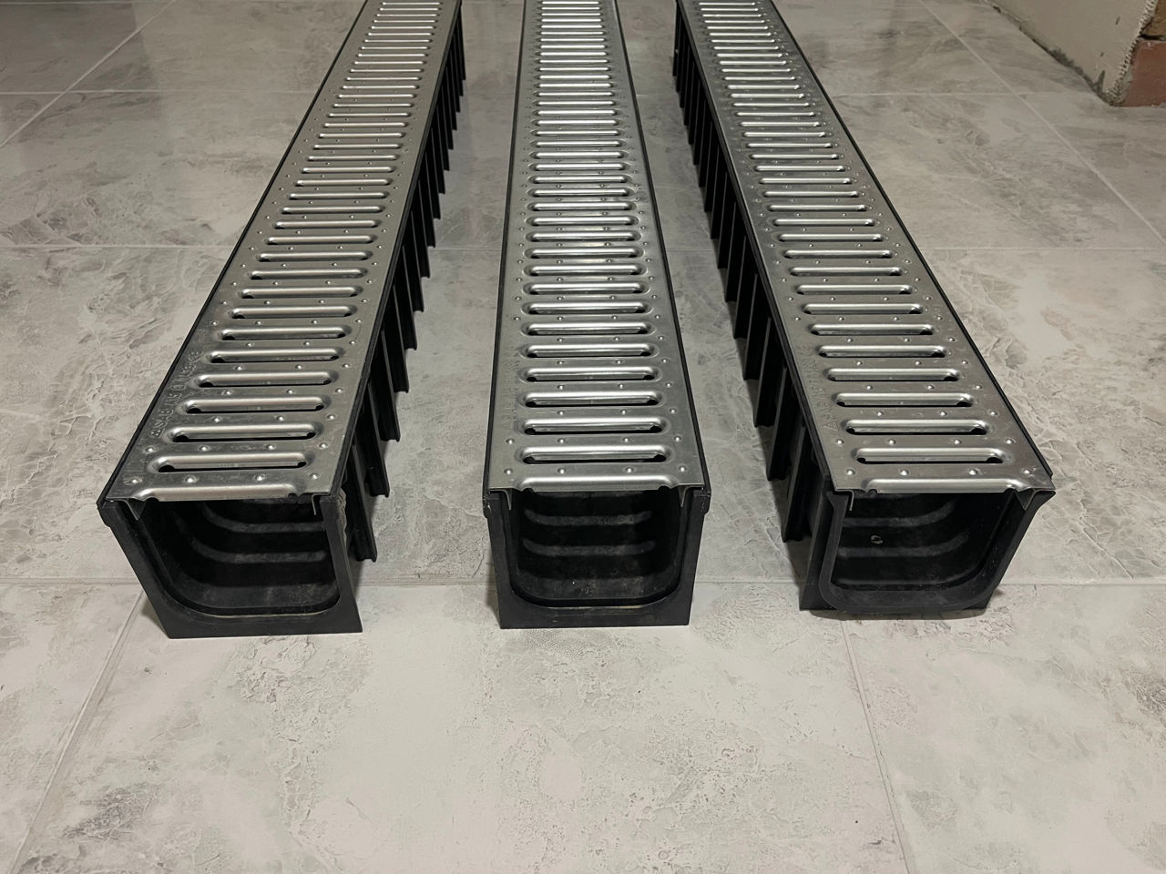 Rigola de plastic noua cu gratar zincat (Решетка канализационная с ...