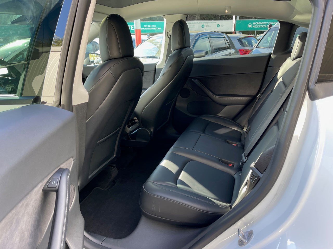 Tesla Model Y foto 15