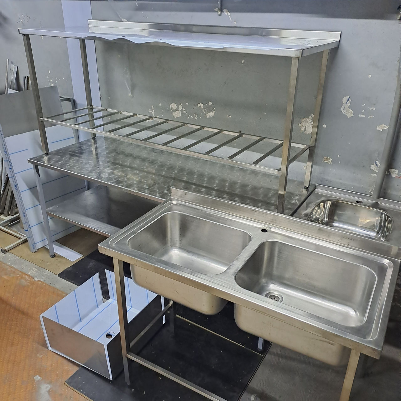 Spalatorie dubla in stoc ,mese din inox фото 1