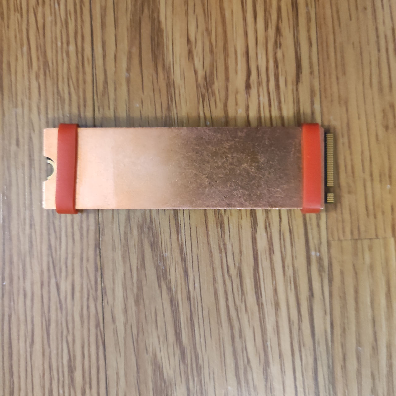 Продам жесткий диск б/у 2M SSD NVME 512гб. с медным радиатором охлаждения.